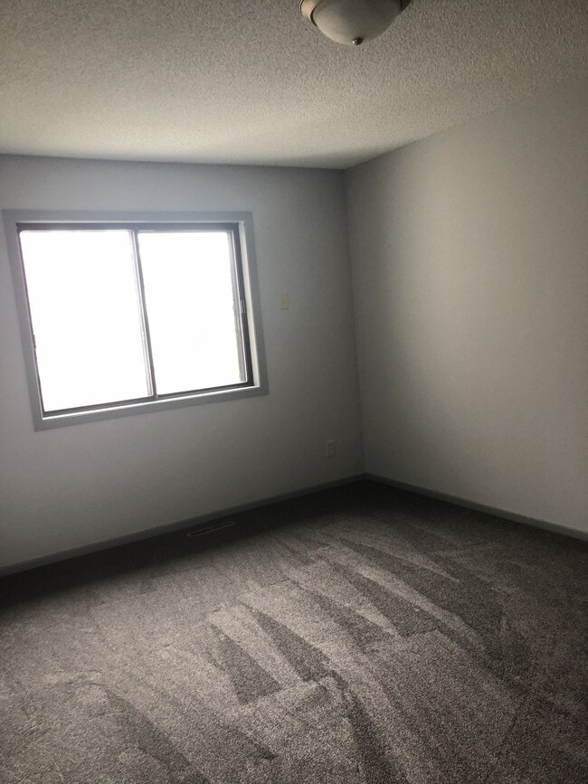 Building Photo - 2049 Parkside Dr