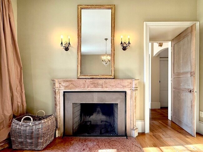 Building Photo - 918 Hale St