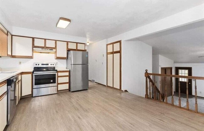 Building Photo - 2310 Skylark Dr