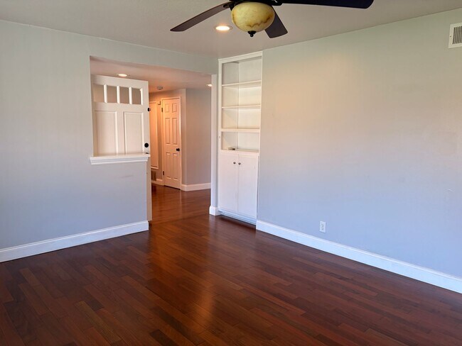 Building Photo - Charming 3 Bed 2 Bath Pool Home in City of Orange