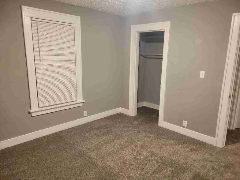 Building Photo - 320 Lockwood Ave