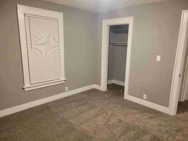 Building Photo - 320 Lockwood Ave