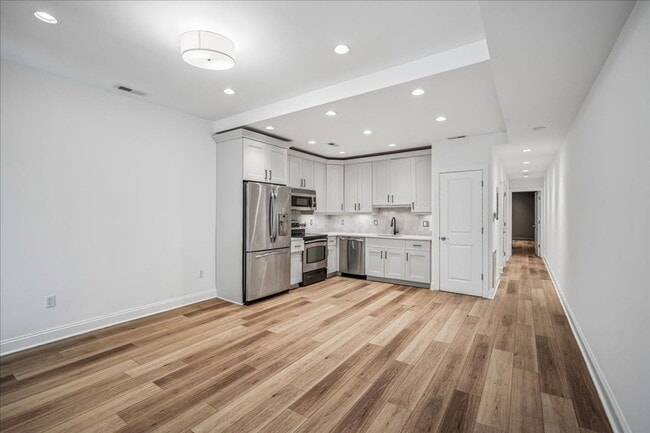 Building Photo - Modern 2BR 2BA Apartment in Columbia Heights