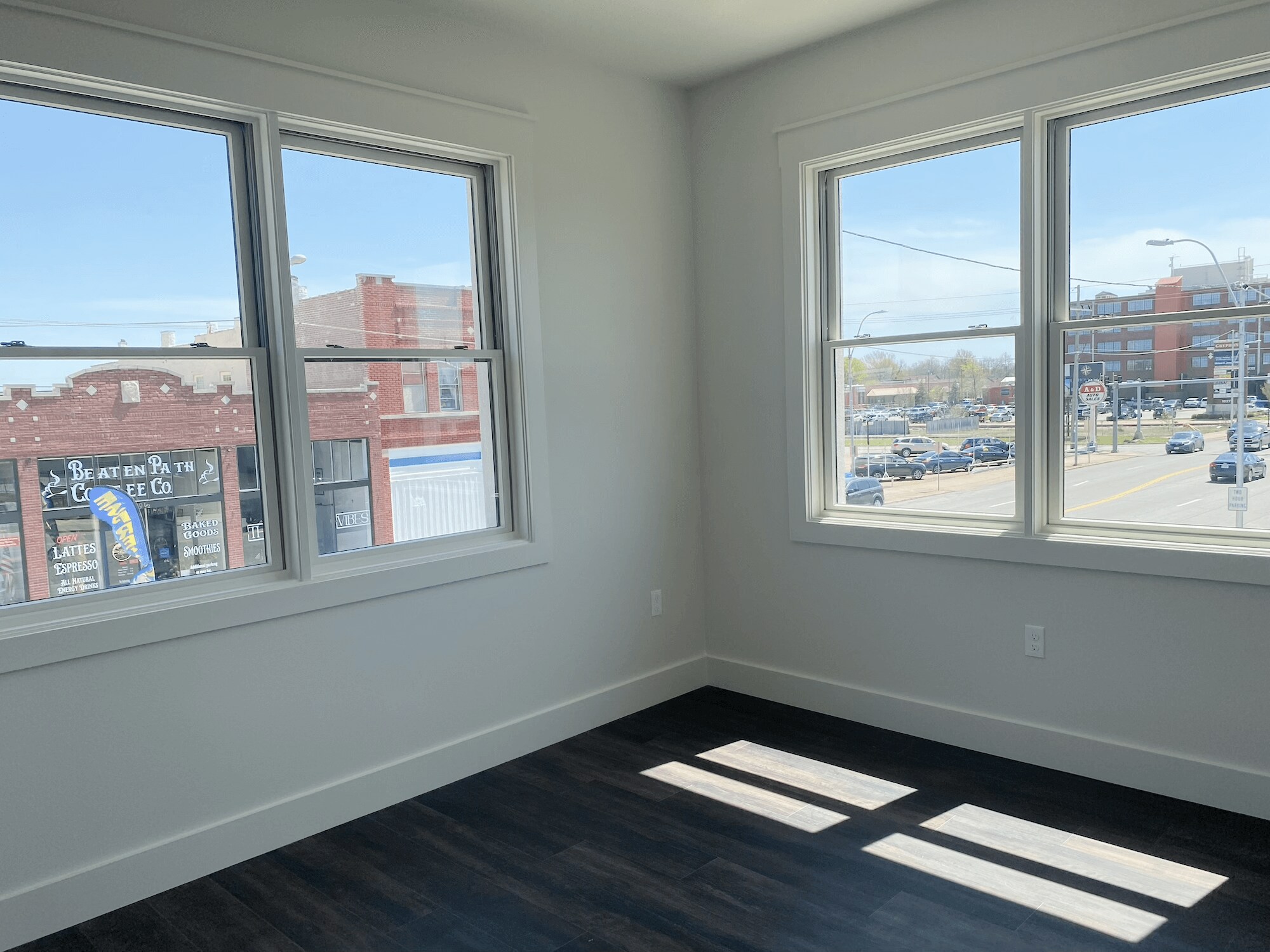 Building Photo - 906 S Main St