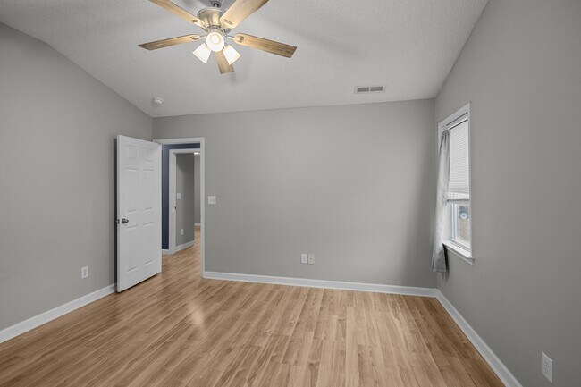 Building Photo - 202 Fairmount Way