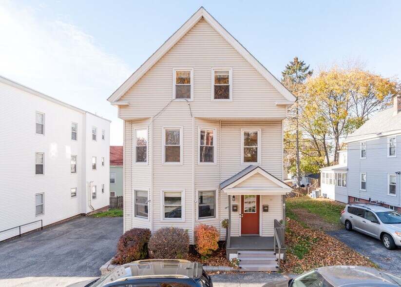 Building Photo - 18 College St