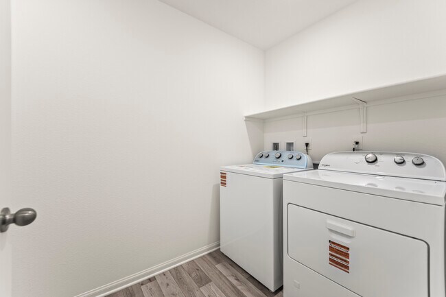 Building Photo - 6080 Swift Lariat St
