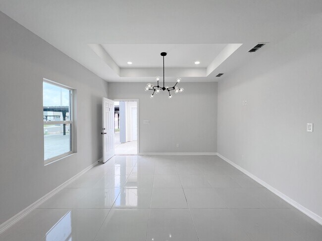 Building Photo - 2900 S Links Dr