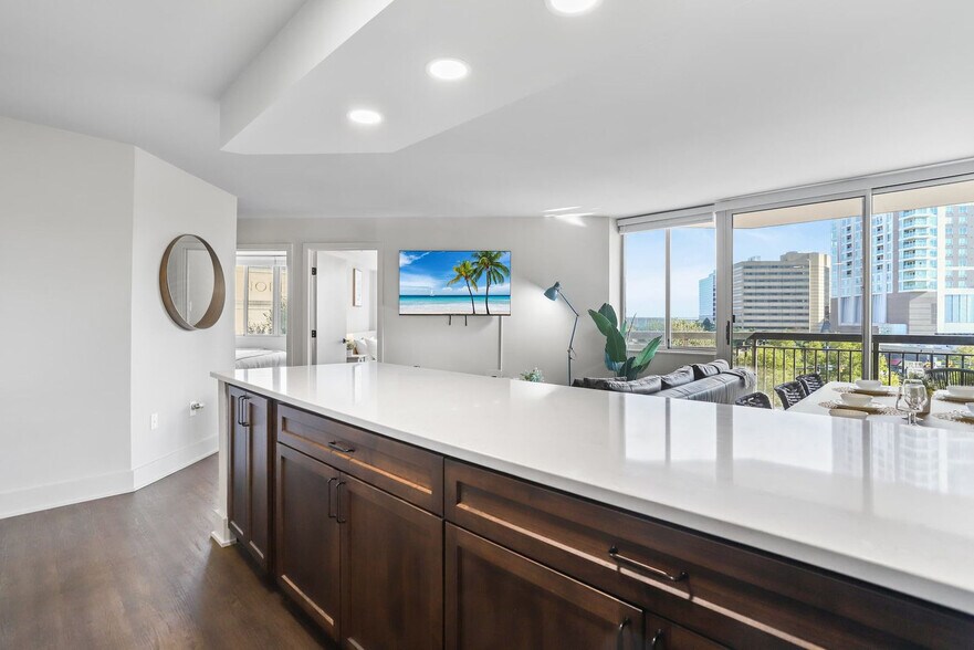 Building Photo - 801 15th St S