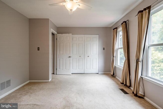 Building Photo - 4205 Fox Pointe Ct