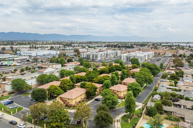 Building Photo - Redwood Terrace