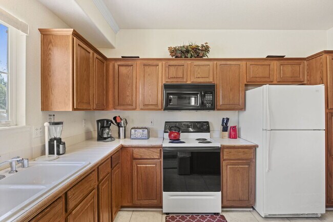 Building Photo - First-Floor Condo in Stratmoor Hills