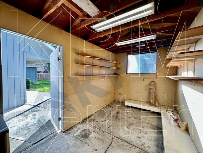 Building Photo - 2331 Shropshire Ct
