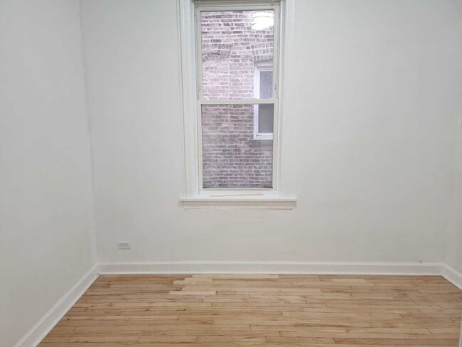 Building Photo - 820 N Leavitt St