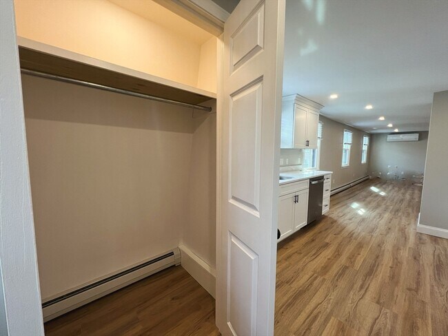 Building Photo - 156 Derby St