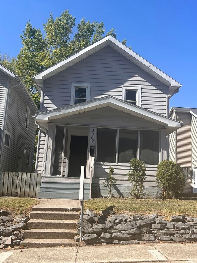 Primary Photo - 2005 Hillside Ave