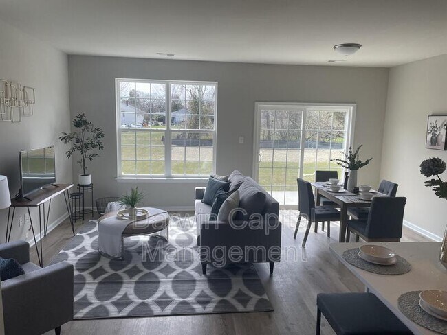 Building Photo - 945 Woodview Ct