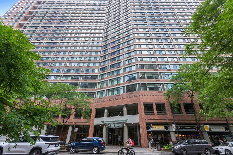 Primary Photo - 211 E Ohio St