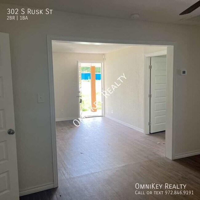 Building Photo - 302 S Rusk St