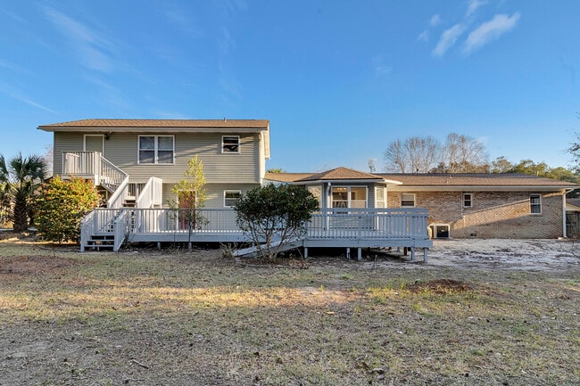 Building Photo - 300 Wildwood St