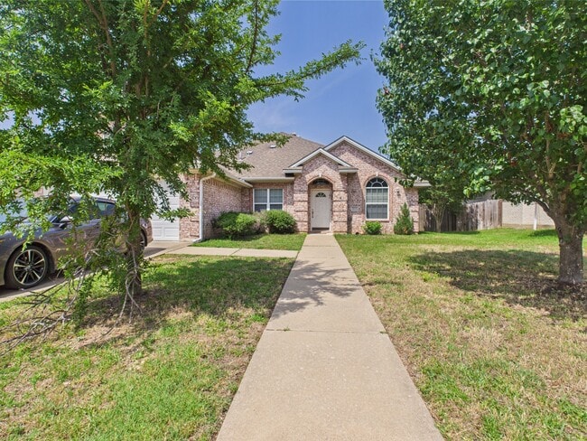 Building Photo - 3203 Von Trapp Ln