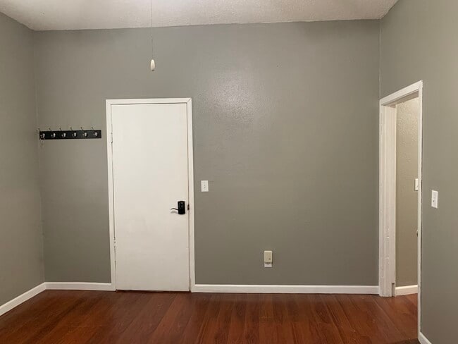 Building Photo - 603 E 22nd St