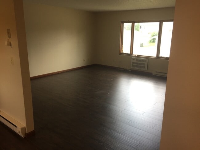 Building Photo - SIDE BY SIDE TWINHOME