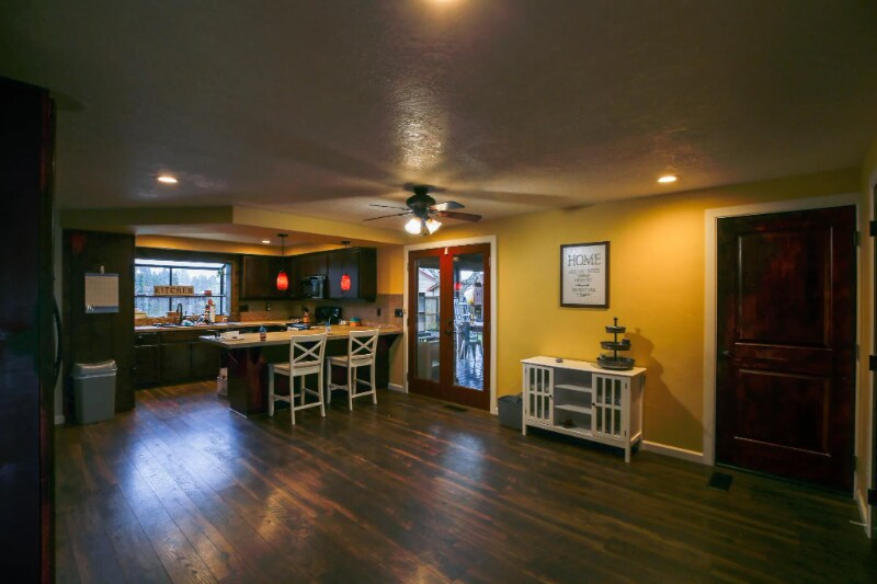 Building Photo - 1555 SW Gilson Ct