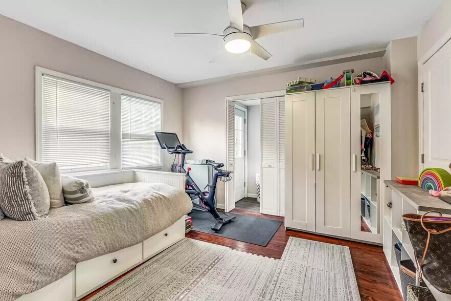 Building Photo - 86 Tulip St