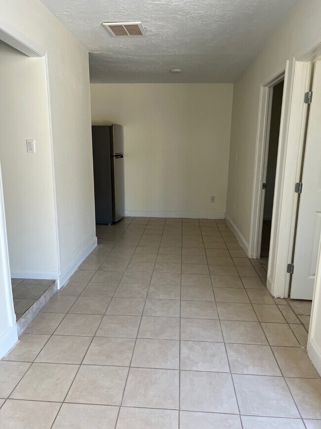 Building Photo - 10134 Kirkglen Dr