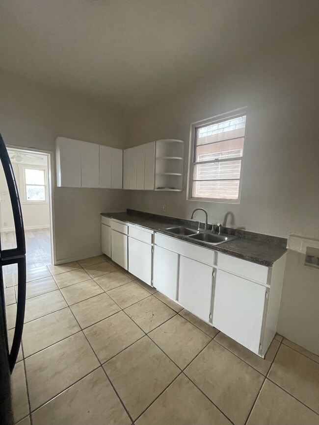 Building Photo - 1522 Yandell Dr
