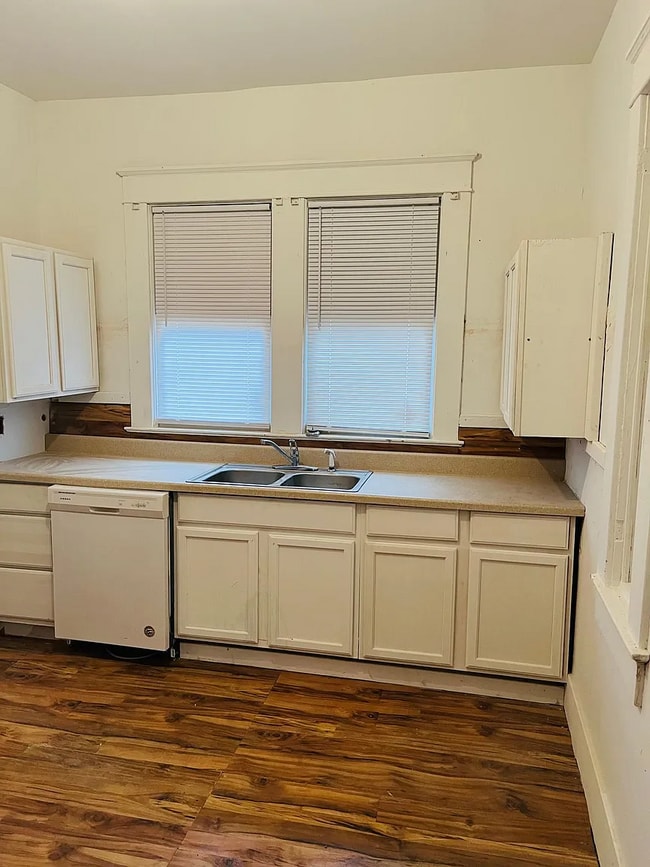 Building Photo - 2307 22nd St