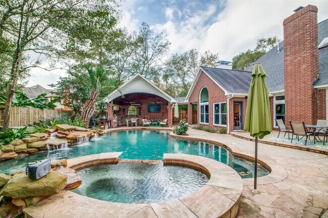 Building Photo - 7 Deer Lake Ct