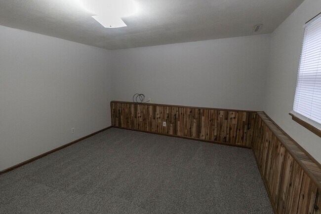 Building Photo - 4465-4467-4467 Santa Anna Dr