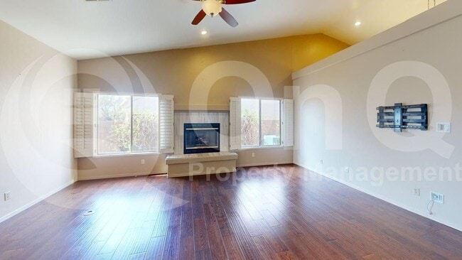 Building Photo - 990 S Avenida Los Reyes
