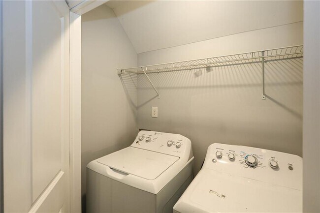 Building Photo - 1809 Vesta Ave