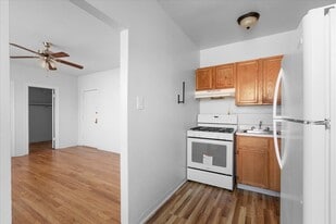 Building Photo - 1637 W Morse Ave