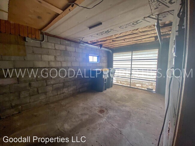 Building Photo - 2 br, 1.5 bath House - 202 S 11th St