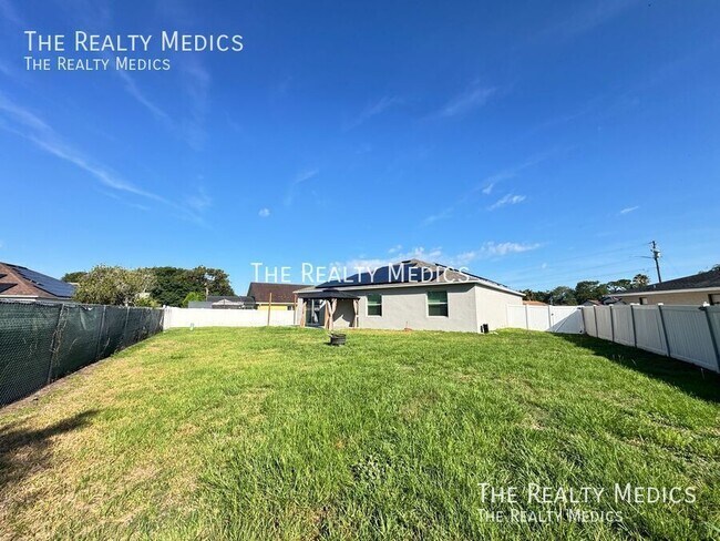 Building Photo - 320 Mariana Way