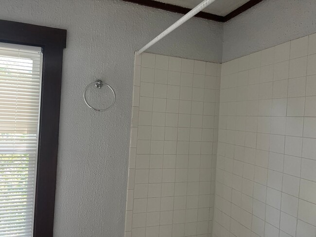 Building Photo - Pet Friendly 2BR House on Beloit's West Side