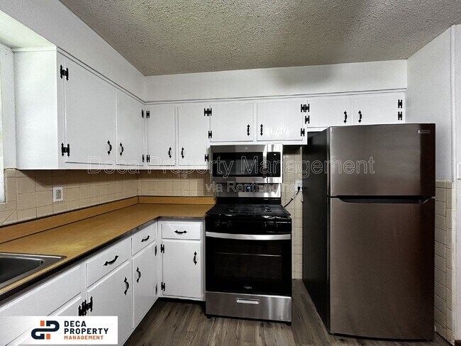 Building Photo - 2312 Shields Ave
