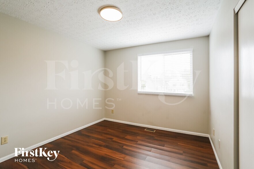 Building Photo - 1732 Westmeadow Dr