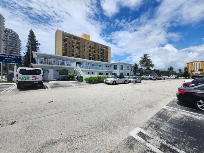 Building Photo - 819 N Ocean Blvd
