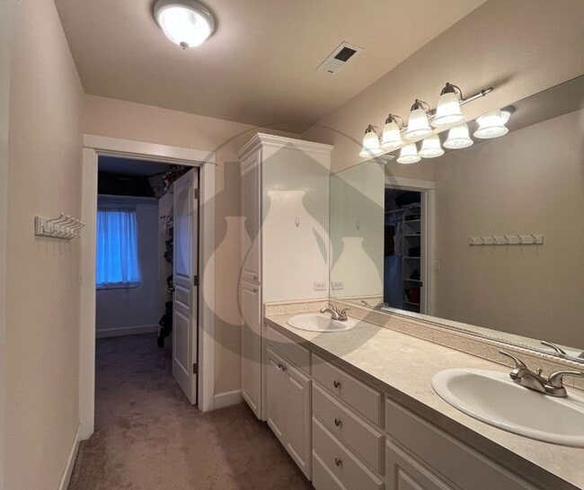 Building Photo - WINTER MOVE-IN SPECIAL: Take $600 OFF your first full month’s rent!