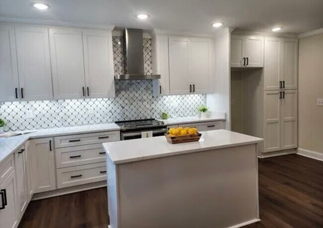 Building Photo - 2925 Forest Dr