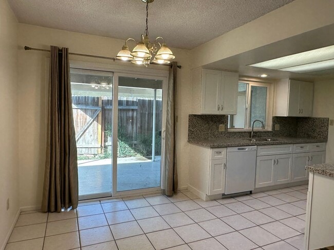 Building Photo - 409 Quailridge Rd