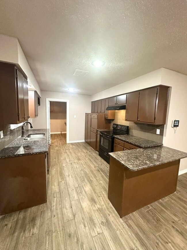 Building Photo - 3 Bed 2.5 Bath Ready To Rent ASAP!