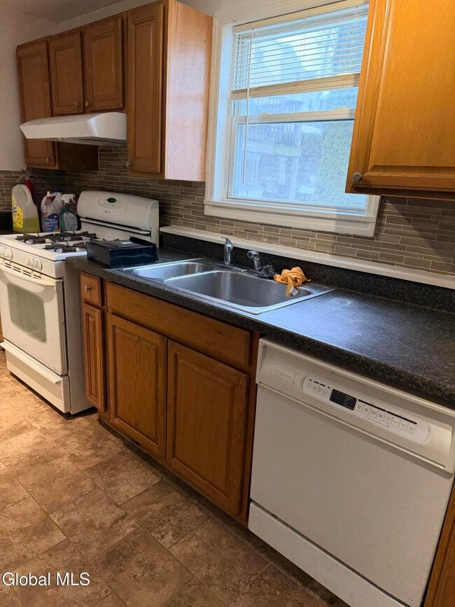 Building Photo - 200 Mohawk St