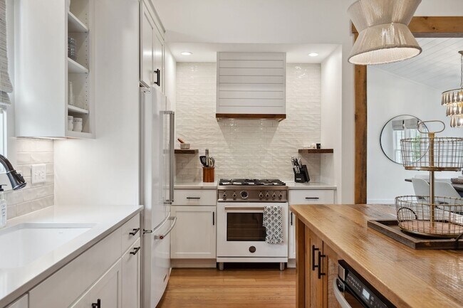 Building Photo - 1226 Adams St