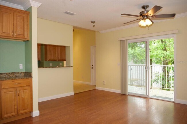 Building Photo - 419 N Fern Creek Ave